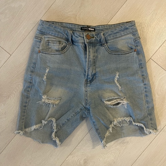 Fashion Nova shorts - Picture 1 of 3